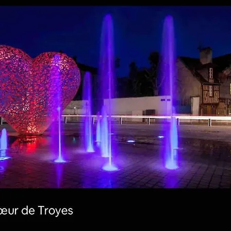 Superbe T2 De Caractere Au Centre Classe 3 Etoiles Troyes Exterior photo