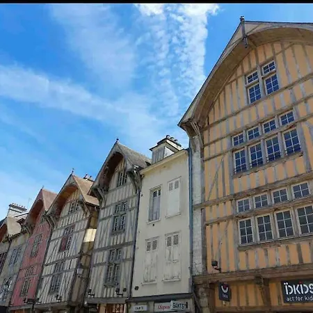 Superbe T2 De Caractere Au Centre Classe 3 Etoiles Troyes Exterior photo